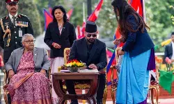नई सरकार बनते ही फिर से सुलगने लगा नेपाल, छात्र राजनीति पर रोक और आम जनता पर आर्थिक बोझ से बढ़ा आक्रोश नई सरकार बनते ही फिर से सुलगने लगा नेपाल, छात्र राजनीति पर रोक और आम जनता पर आर्थिक बोझ से बढ़ा आक्रोश