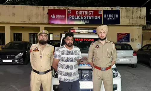 जम्मू-कश्मीर: नशा तस्करों पर रियासी पुलिस का बड़ा प्रहार, 5.58 ग्राम हेरोइन बरामद जम्मू-कश्मीर: नशा तस्करों पर रियासी पुलिस का बड़ा प्रहार, 5.58 ग्राम हेरोइन बरामद