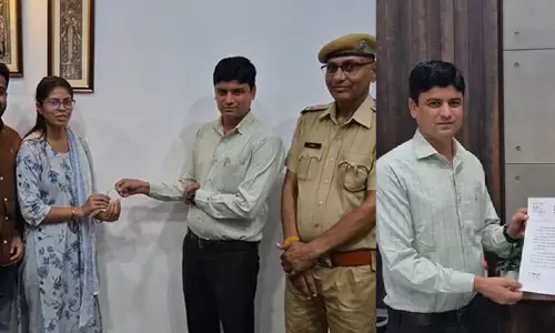 5.5 लाख रुपए का सोने का कंगन घंटों में बरामद, अजमेर के कॉन्सटेबल को दिया गया इनाम 5.5 लाख रुपए का सोने का कंगन घंटों में बरामद, अजमेर के कॉन्सटेबल को दिया गया इनाम