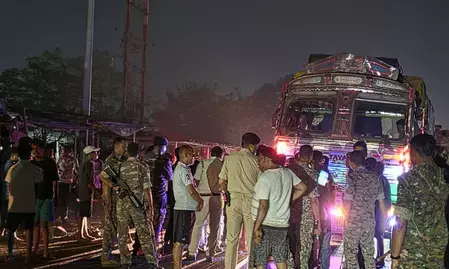धनबाद में भू-धंसान: कतरास की टंडाबाड़ी बस्ती में 20 घर जमीन में समाए, एनएच-32 जाम