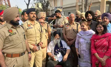 18 महीने बाद टावर से उतरे गुरजीत सिंह खालसा, बेअदबी कानून की मांग को लेकर कर रहे थे प्रदर्शन 18 महीने बाद टावर से उतरे गुरजीत सिंह खालसा, बेअदबी कानून की मांग को लेकर कर रहे थे प्रदर्शन