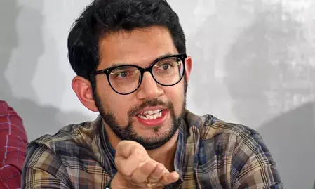 आदित्य ठाकरे ने महराष्ट्र सीएम को लिखा पत्र, जर्जर इमारतों की मरम्मत के लिए फंड रिलीज करने की मांग
