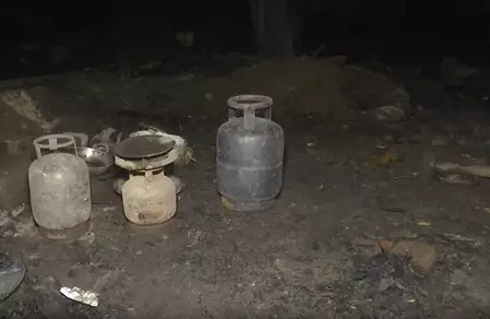 दिल्ली के पंजाबी बाग और लक्ष्मीनगर में लगी आग, दमकलकर्मियों ने आग पर पाया काबू दिल्ली के पंजाबी बाग और लक्ष्मीनगर में लगी आग, दमकलकर्मियों ने आग पर पाया काबू