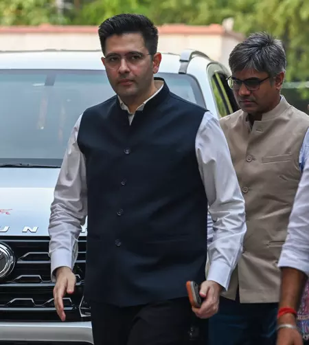 राघव चड्ढा का छलका दर्द: डरकर नहीं, दुखी होकर छोड़ी आम आदमी पार्टी राघव चड्ढा का छलका दर्द: डरकर नहीं, दुखी होकर छोड़ी आम आदमी पार्टी