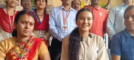 उत्तराखंड बोर्ड परिणाम: 12वीं में 98 प्रतिशत के साथ टॉपर बनीं गीतिका पंत, इंजीनियर बनने का सपना उत्तराखंड बोर्ड परिणाम: 12वीं में 98 प्रतिशत के साथ टॉपर बनीं गीतिका पंत, इंजीनियर बनने का सपना