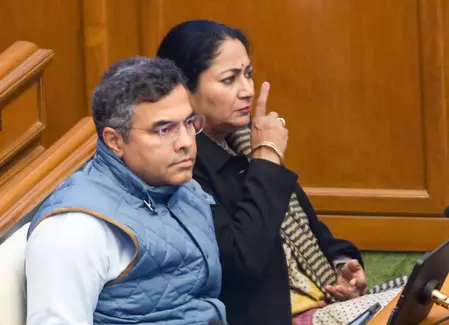 सीएम रेखा गुप्ता और मंत्री प्रवेश वर्मा ने अरविंद केजरीवाल की तुलना रहमान डकैत से की.. भ्रष्टाचार और शीशमहल विवाद को लेकर घेरा सीएम रेखा गुप्ता और मंत्री प्रवेश वर्मा ने अरविंद केजरीवाल की तुलना रहमान डकैत से की.. भ्रष्टाचार और शीशमहल विवाद को लेकर घेरा