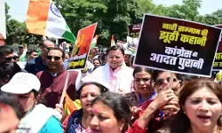 देहरादून में महिला जन आक्रोश रैली में शामिल हुए सीएम धामी, हजारों महिलाओं के साथ निकाली पदयात्रा देहरादून में महिला जन आक्रोश रैली में शामिल हुए सीएम धामी, हजारों महिलाओं के साथ निकाली पदयात्रा