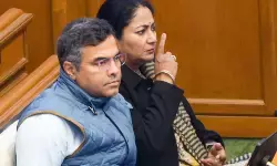 सीएम रेखा गुप्ता और मंत्री प्रवेश वर्मा ने अरविंद केजरीवाल की तुलना रहमान डकैत से की.. भ्रष्टाचार और शीशमहल विवाद को लेकर घेरा सीएम रेखा गुप्ता और मंत्री प्रवेश वर्मा ने अरविंद केजरीवाल की तुलना रहमान डकैत से की.. भ्रष्टाचार और शीशमहल विवाद को लेकर घेरा