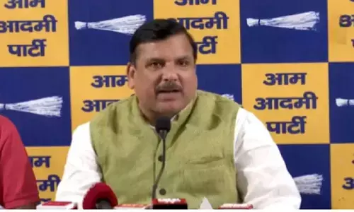 भाजपा में गए सातों सांसदों की सदस्यता समाप्त कराने के प्रयास में जुटी आप, उपराष्ट्रपति को लिखा पत्र भाजपा में गए सातों सांसदों की सदस्यता समाप्त कराने के प्रयास में जुटी आप, उपराष्ट्रपति को लिखा पत्र