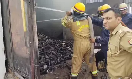 गाजियाबाद में केमिकल फैक्ट्री में भीषण आग, कड़ी मशक्कत के बाद पाया गया काबू