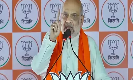 बाधा डालने पर चेतावनी दो तो दीदी नाराज हो जाती हैं: बंगाल में अमित शाह का हमला बाधा डालने पर चेतावनी दो तो दीदी नाराज हो जाती हैं: बंगाल में अमित शाह का हमला