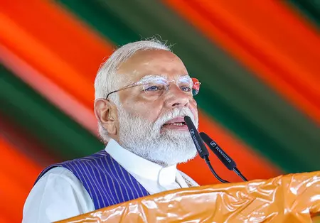 प्रधानमंत्री मोदी का दो दिवसीय यूपी दौरा: वाराणसी में विकास योजनाओं की बौछार और हरदोई में गंगा एक्सप्रेसवे का महा-उद्घाटन प्रधानमंत्री मोदी का दो दिवसीय यूपी दौरा: वाराणसी में विकास योजनाओं की बौछार और हरदोई में गंगा एक्सप्रेसवे का महा-उद्घाटन
