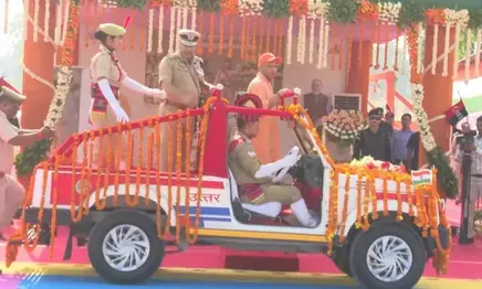 यूपी में सुरक्षा, सेवा और संकल्प का नया अध्याय, सीएम योगी ने आरक्षियों की दीक्षांत परेड का किया निरीक्षण यूपी में सुरक्षा, सेवा और संकल्प का नया अध्याय, सीएम योगी ने आरक्षियों की दीक्षांत परेड का किया निरीक्षण
