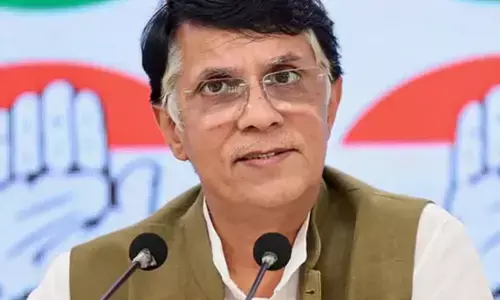 पवन खेड़ा पहुंचे सुप्रीम कोर्ट, गुवाहाटी हाईकोर्ट के फैसले को दी चुनौती पवन खेड़ा पहुंचे सुप्रीम कोर्ट, गुवाहाटी हाईकोर्ट के फैसले को दी चुनौती