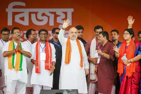 ममता बनर्जी के पैसे देकर भीड़ जुटाने के आरोप को अमित शाह ने बताया बेबुनियाद, बोले-आप भी किसकी बात सुन रहे हो ममता बनर्जी के पैसे देकर भीड़ जुटाने के आरोप को अमित शाह ने बताया बेबुनियाद, बोले-आप भी किसकी बात सुन रहे हो