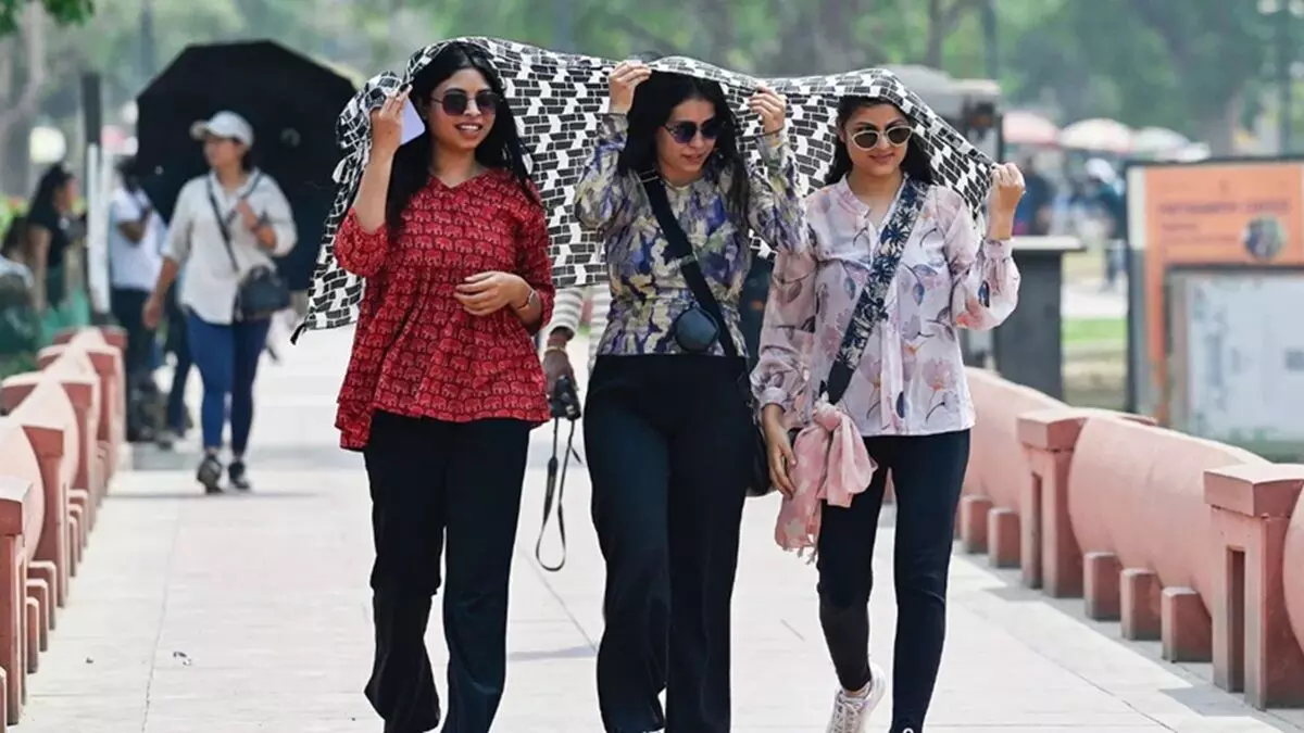 दिल्ली-यूपी में आंधी-बारिश का अलर्ट… गर्मी से मिलेगी राहत; 15 से ज्यादा राज्यों में बदलेगा मौसम दिल्ली-यूपी में आंधी-बारिश का अलर्ट… गर्मी से मिलेगी राहत; 15 से ज्यादा राज्यों में बदलेगा मौसम