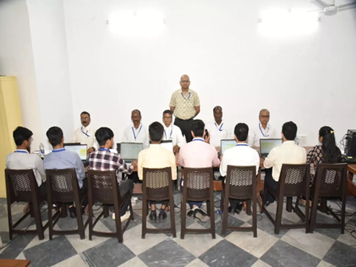 लोक भवन ने बंगाल चुनाव के लिए नागरिक हेल्पलाइन को 10 मई तक बढ़ाया लोक भवन ने बंगाल चुनाव के लिए नागरिक हेल्पलाइन को 10 मई तक बढ़ाया