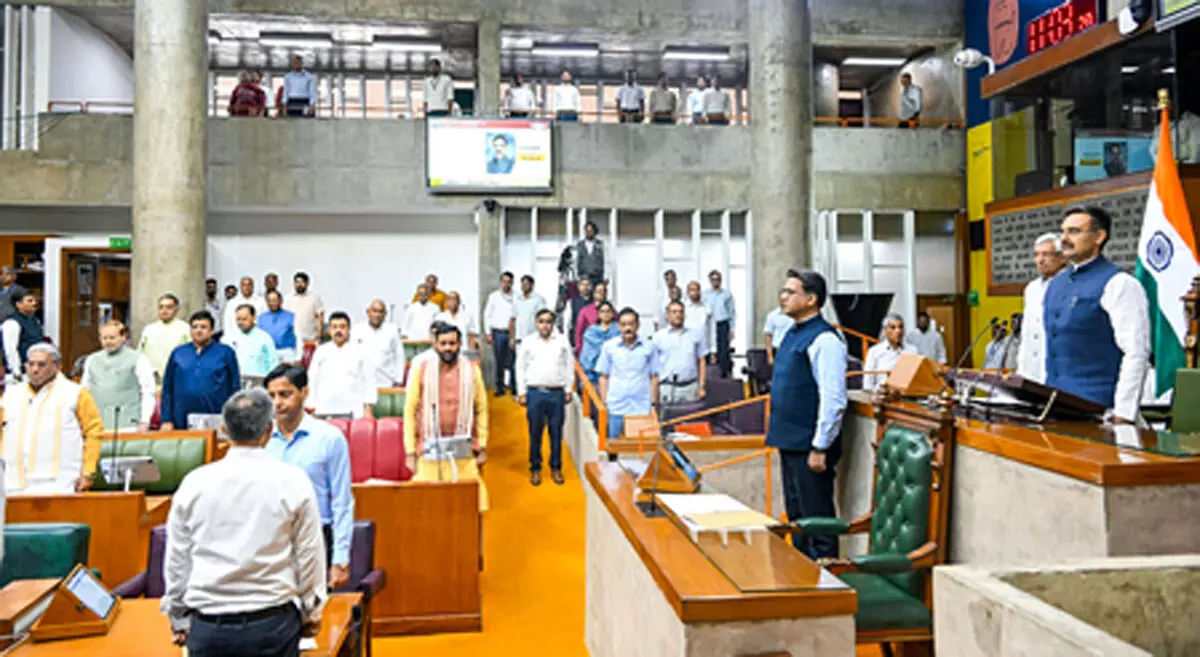 हरियाणा विधानसभा में कर्मचारियों को सहायता प्रदान करने वाला विधेयक पारित हरियाणा विधानसभा में कर्मचारियों को सहायता प्रदान करने वाला विधेयक पारित