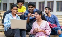 अमेरिका में विदेशी छात्रों के लिए बढ़ेगा OPT का खर्च? 1 लाख डॉलर फीस के प्रस्ताव से भारतीय छात्रों की चिंता बढ़ी अमेरिका में विदेशी छात्रों के लिए बढ़ेगा OPT का खर्च? 1 लाख डॉलर फीस के प्रस्ताव से भारतीय छात्रों की चिंता बढ़ी