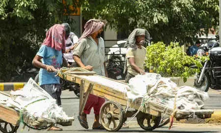 एनसीआर में भीषण गर्मी का कहर, 44 डिग्री तक पहुंचेगा पारा; 28 अप्रैल से राहत के संकेत एनसीआर में भीषण गर्मी का कहर, 44 डिग्री तक पहुंचेगा पारा; 28 अप्रैल से राहत के संकेत