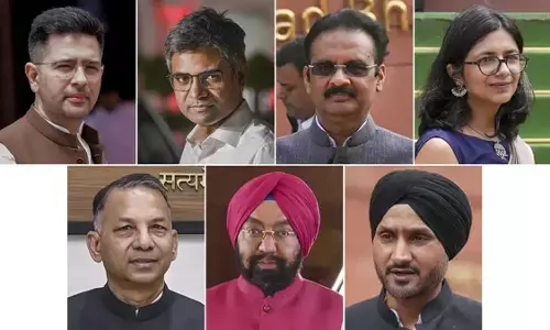 राज्यसभा में AAP को बड़ा झटका, सात सांसदों के बीजेपी में विलय को सभापति की मंजूरी राज्यसभा में AAP को बड़ा झटका, सात सांसदों के बीजेपी में विलय को सभापति की मंजूरी