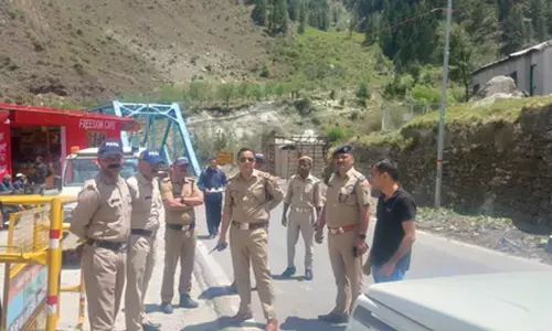 गंगोत्री यात्रा मार्ग पर सुरक्षा का कड़ा पहरा, सीओ उत्तरकाशी ने लिया जमीनी फीडबैक गंगोत्री यात्रा मार्ग पर सुरक्षा का कड़ा पहरा, सीओ उत्तरकाशी ने लिया जमीनी फीडबैक