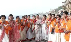 वाराणसी में पीएम मोदी के स्वागत को लेकर उत्साह, बंगाली महिलाओं ने घाट पर किया शंखनाद
