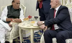 भारत और रूस के रक्षा मंत्रियों की मुलाकात, अंतरराष्ट्रीय हालात व रक्षा सहयोग पर बात भारत और रूस के रक्षा मंत्रियों की मुलाकात, अंतरराष्ट्रीय हालात व रक्षा सहयोग पर बात