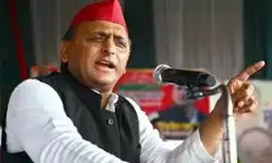 अखिलेश यादव का बड़ा बयान: लोकतंत्र के दुश्मनों को नहीं बख्शेंगे, वायरल वीडियो पर वार अखिलेश यादव का बड़ा बयान: लोकतंत्र के दुश्मनों को नहीं बख्शेंगे, वायरल वीडियो पर वार