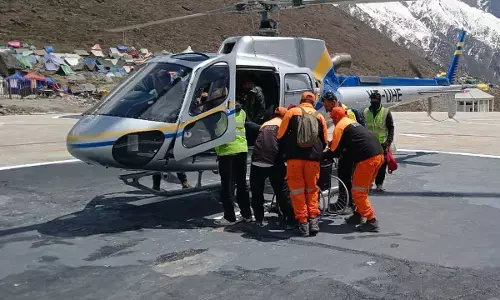 केदारनाथ धाम में प्रशासन मुस्तैद, बीमार श्रद्धालु को तुरंत हेली सेवा से सुरक्षित हायर सेंटर पहुंचाया केदारनाथ धाम में प्रशासन मुस्तैद, बीमार श्रद्धालु को तुरंत हेली सेवा से सुरक्षित हायर सेंटर पहुंचाया