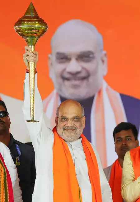 बंगाल चुनाव: मतदाताओं से अमित शाह की अपील- भय, सिंडिकेट और भ्रष्टाचार के शासन से मुक्ति के लिए करें वोट बंगाल चुनाव: मतदाताओं से अमित शाह की अपील- भय, सिंडिकेट और भ्रष्टाचार के शासन से मुक्ति के लिए करें वोट