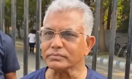 बंगाल में दूसरे चरण की 142 सीटों पर मतदान शुरू, दिलीप घोष ने जताया केंद्रीय बलों पर शांति से चुनाव कराने का भरोसा बंगाल में दूसरे चरण की 142 सीटों पर मतदान शुरू, दिलीप घोष ने जताया केंद्रीय बलों पर शांति से चुनाव कराने का भरोसा