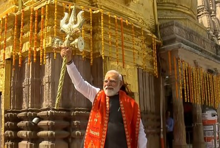 पीएम मोदी ने काशी विश्वनाथ में की विशेष पूजा, बच्चों के साथ बिताया समय, गूंजे हर हर महादेव के जयकारे पीएम मोदी ने काशी विश्वनाथ में की विशेष पूजा, बच्चों के साथ बिताया समय, गूंजे हर हर महादेव के जयकारे