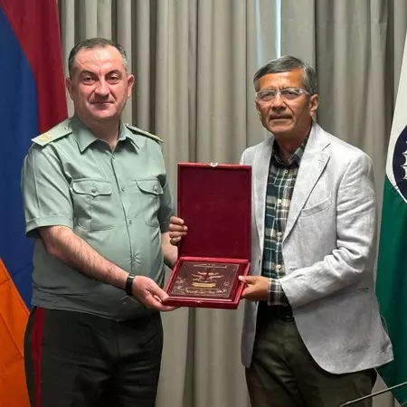 भारत-आर्मेनिया रक्षा वार्ता: रक्षा सचिव और आर्मेनिया के चीफ ऑफ जनरल स्टाफ ने सैन्य सहयोग बढ़ाने पर की चर्चा भारत-आर्मेनिया रक्षा वार्ता: रक्षा सचिव और आर्मेनिया के चीफ ऑफ जनरल स्टाफ ने सैन्य सहयोग बढ़ाने पर की चर्चा