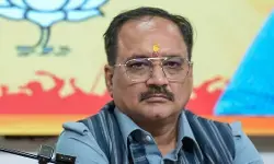 अरविंद केजरीवाल के सत्याग्रह को दिल्ली भाजपा अध्यक्ष वीरेंद्र सचदेवा ने बताया राजनीतिक नाटक