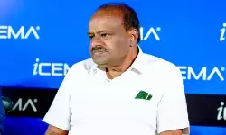 बेंगलुरु में दीवार गिरने की घटना: केंद्रीय मंत्री कुमारस्वामी जताया दुख, उठाई जांच की मांग बेंगलुरु में दीवार गिरने की घटना: केंद्रीय मंत्री कुमारस्वामी जताया दुख, उठाई जांच की मांग
