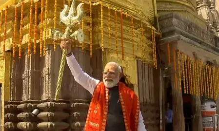 पीएम मोदी ने काशी विश्वनाथ में की विशेष पूजा, बच्चों के साथ बिताया समय, गूंजे हर हर महादेव के जयकारे