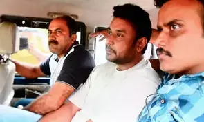 जेल में बंद कन्नड़ सुपरस्टार दर्शन जमानत के लिए सुप्रीम कोर्ट पहुंचे, जांच में देरी का दिया हवाला जेल में बंद कन्नड़ सुपरस्टार दर्शन जमानत के लिए सुप्रीम कोर्ट पहुंचे, जांच में देरी का दिया हवाला