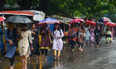 तमिलनाडु में अगले तीन दिनों तक भारी बारिश की संभावना, मौसम विभाग की चेतावनी तमिलनाडु में अगले तीन दिनों तक भारी बारिश की संभावना, मौसम विभाग की चेतावनी