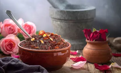 गुलाब की पत्तियों से बना शीतल गुलकंद, त्वचा-पेट की समस्या से मिलेगी निजात गुलाब की पत्तियों से बना शीतल गुलकंद, त्वचा-पेट की समस्या से मिलेगी निजात