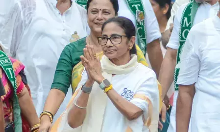 बंगाल एग्जिट पोल: टीएमसी और भाजपा में कांटे की टक्कर, जानें किसकी बनेगी सरकार? बंगाल एग्जिट पोल: टीएमसी और भाजपा में कांटे की टक्कर, जानें किसकी बनेगी सरकार?