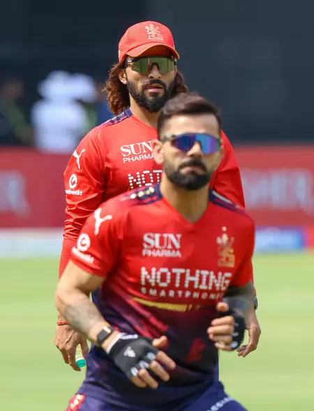 आईपीएल 2026: जीटी के घर में जीत की लय जारी रखने उतरेगी आरसीबी, ऐसा है हेड-टू-हेड रिकॉर्ड आईपीएल 2026: जीटी के घर में जीत की लय जारी रखने उतरेगी आरसीबी, ऐसा है हेड-टू-हेड रिकॉर्ड
