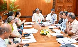 बेंगलुरु बोरिंग अस्पताल हादसे पर सख्त हुए सीएम, बारिश से पहले एहतियाती इंतजाम के निर्देश बेंगलुरु बोरिंग अस्पताल हादसे पर सख्त हुए सीएम, बारिश से पहले एहतियाती इंतजाम के निर्देश