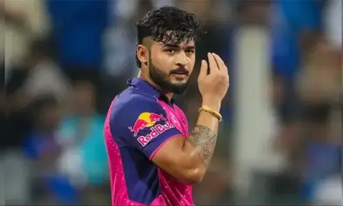 Riyan Parag Vaping: रियान पराग को मिली सजा, भारत में बैन इस सिगरेट से ड्रेसिंग रूम में लगाया था कश Riyan Parag Vaping: रियान पराग को मिली सजा, भारत में बैन इस सिगरेट से ड्रेसिंग रूम में लगाया था कश