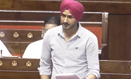 पंजाब-हरियाणा हाई कोर्ट पहुंचे हरभजन सिंह, सुरक्षा हटाने के फैसले को दी चुनौती