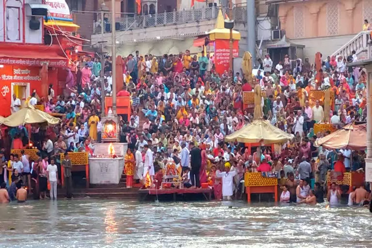 बुद्ध पूर्णिमा पर आस्था का सैलाब: प्रयागराज और हरिद्वार में हजारों श्रद्धालुओं ने किया पवित्र स्नान बुद्ध पूर्णिमा पर आस्था का सैलाब: प्रयागराज और हरिद्वार में हजारों श्रद्धालुओं ने किया पवित्र स्नान