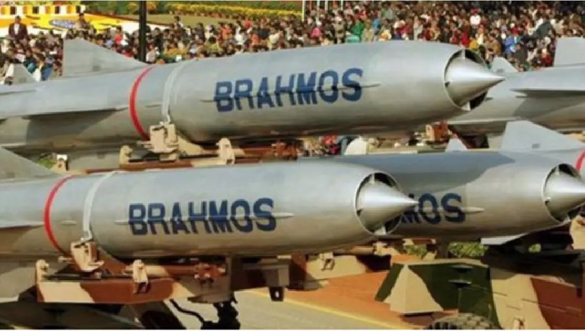 इंडोनेशिया के बाद अब वियतनाम को ब्रह्मोस देगा भारत, 5800 करोड़ के सौदे की संभावना इंडोनेशिया के बाद अब वियतनाम को ब्रह्मोस देगा भारत, 5800 करोड़ के सौदे की संभावना