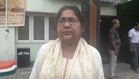 स्ट्रांग रूम खोलकर लाइट जलाई और फिर...: TMC नेता डोला सेन का वीडियो शेयर कर धांधली का बड़ा आरोप स्ट्रांग रूम खोलकर लाइट जलाई और फिर...: TMC नेता डोला सेन का वीडियो शेयर कर धांधली का बड़ा आरोप