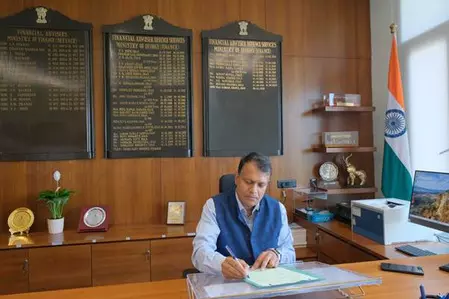 बड़ा प्रशासनिक फेरबदल: विश्वजीत सहाय बने नए रक्षा वित्त सचिव, भरत खेड़ा ने संभाला MSME मंत्रालय के सचिव का पदभार बड़ा प्रशासनिक फेरबदल: विश्वजीत सहाय बने नए रक्षा वित्त सचिव, भरत खेड़ा ने संभाला MSME मंत्रालय के सचिव का पदभार