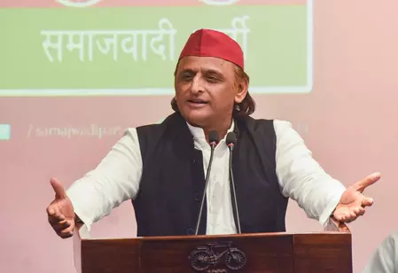 यूपी में गिरगिट पर घमासान: CM योगी के बयान पर अखिलेश का पलटवार- असली रंग तो भाजपा वाले बदलते हैं यूपी में गिरगिट पर घमासान: CM योगी के बयान पर अखिलेश का पलटवार- असली रंग तो भाजपा वाले बदलते हैं